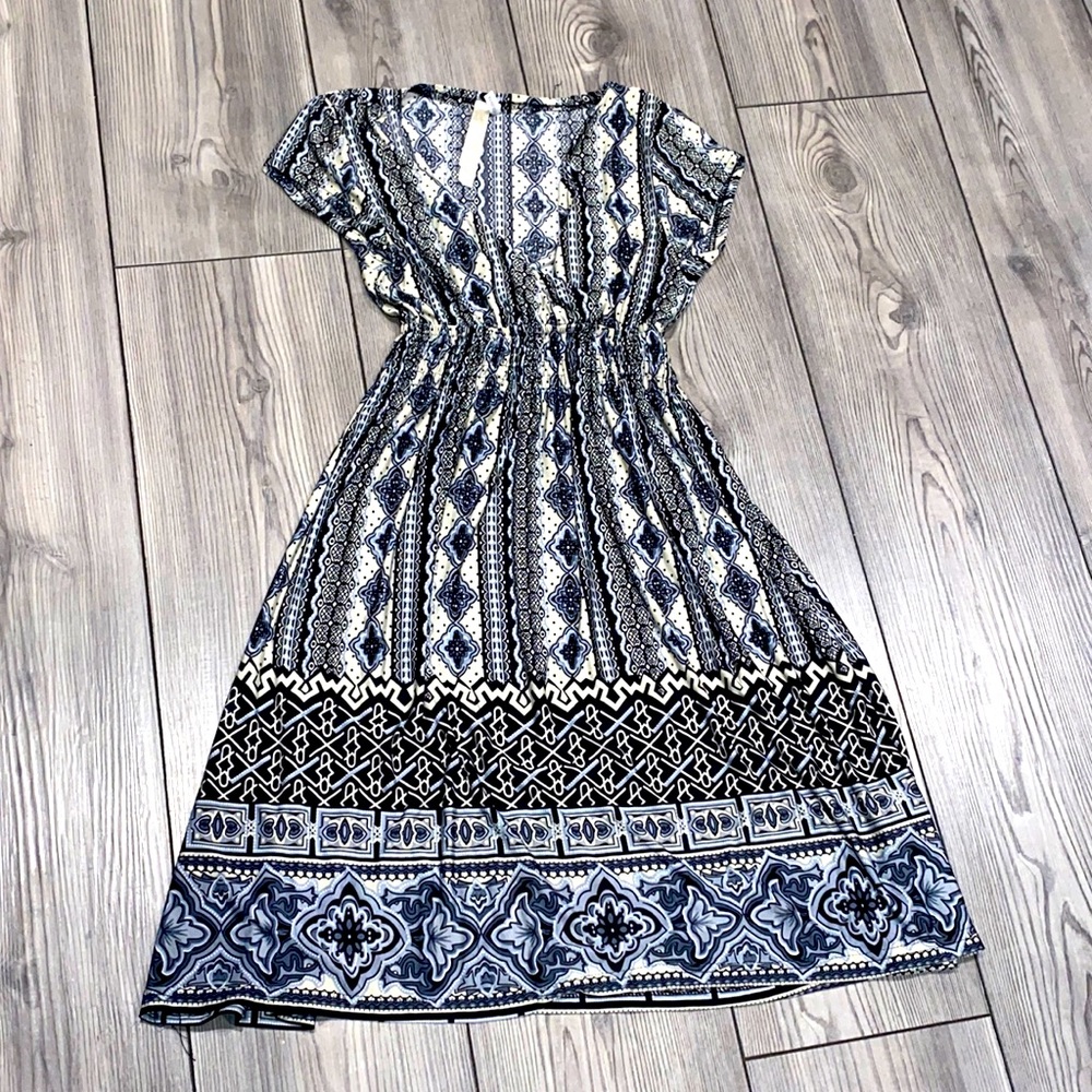 Short dress , size small ,black/off white